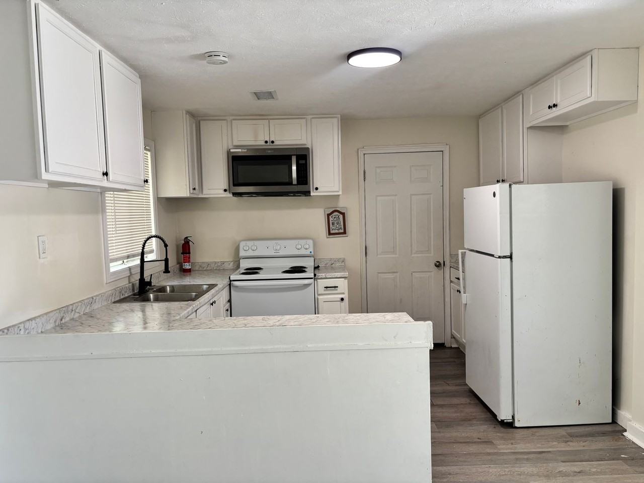 312 Cedars Of Lebanon Rd - Photo 6 of 10