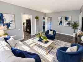 featured image of 925 E 19th St