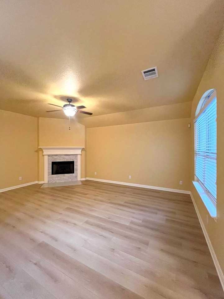 549 Thurber Dr - Photo 3 of 16