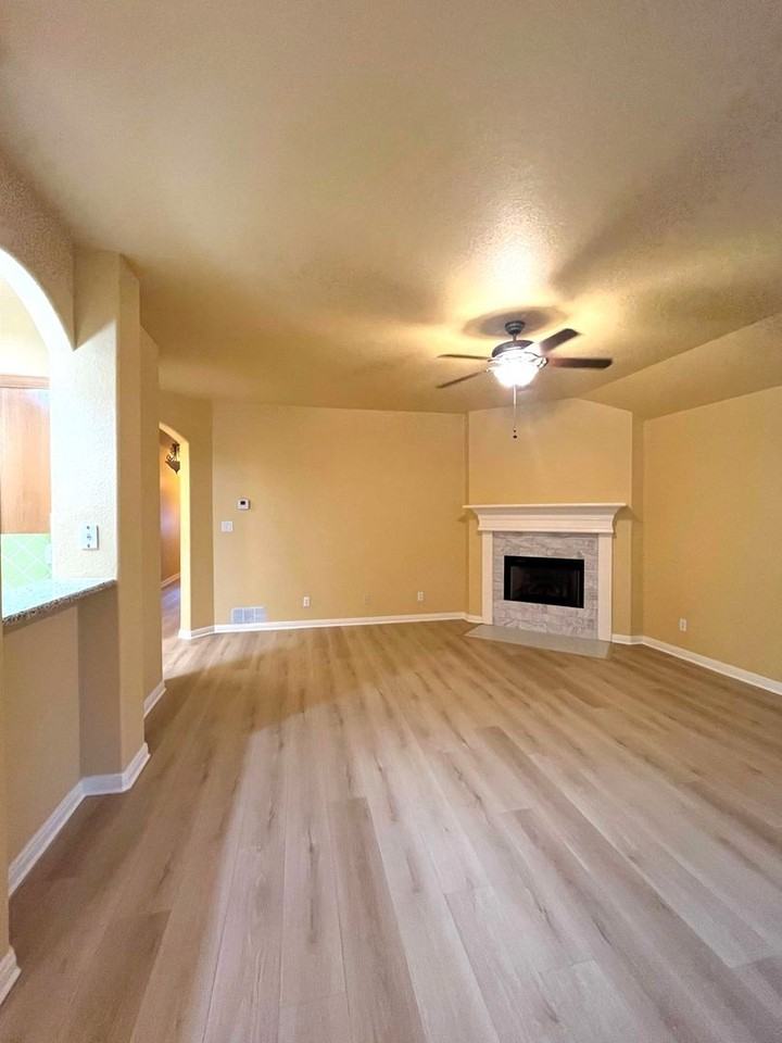 549 Thurber Dr - Photo 4 of 16