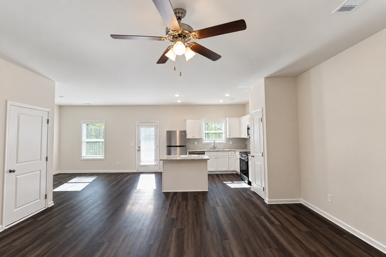 4325A Shawnee Dr - Photo 4 of 12