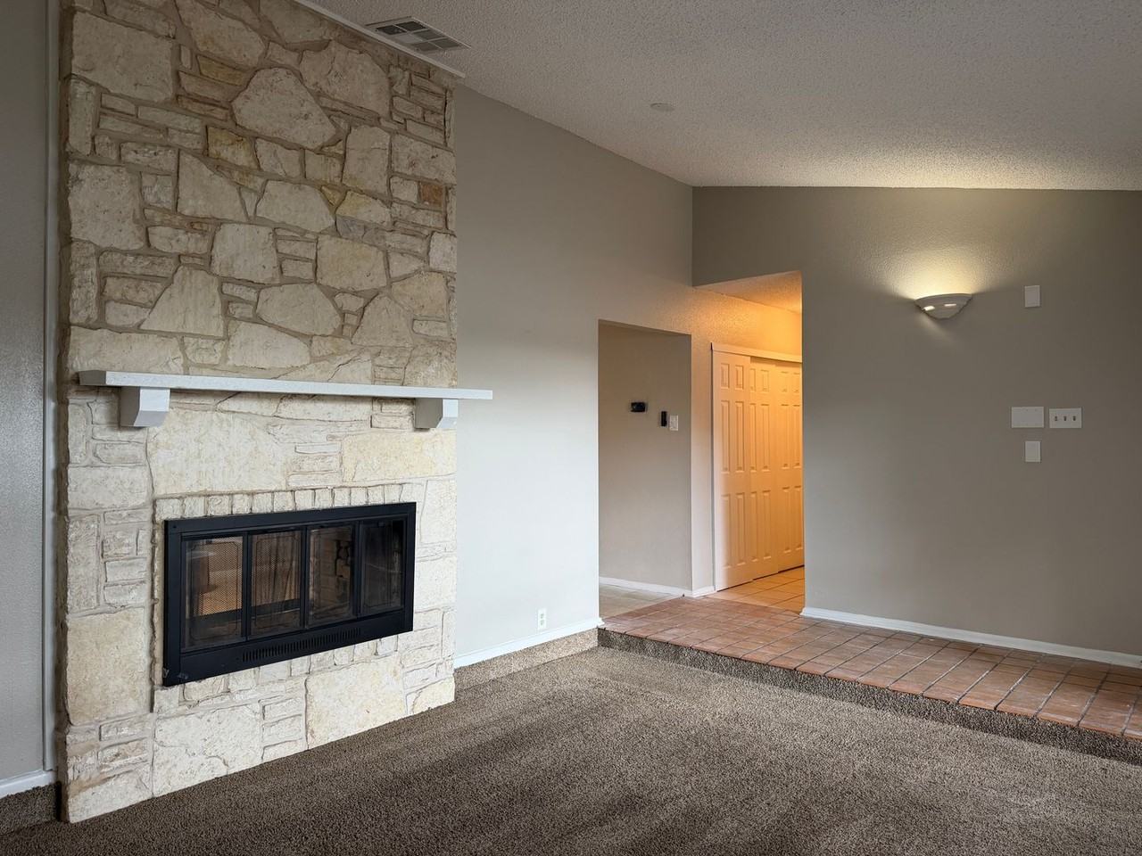 14123 Oak Court St - Photo 3 of 34
