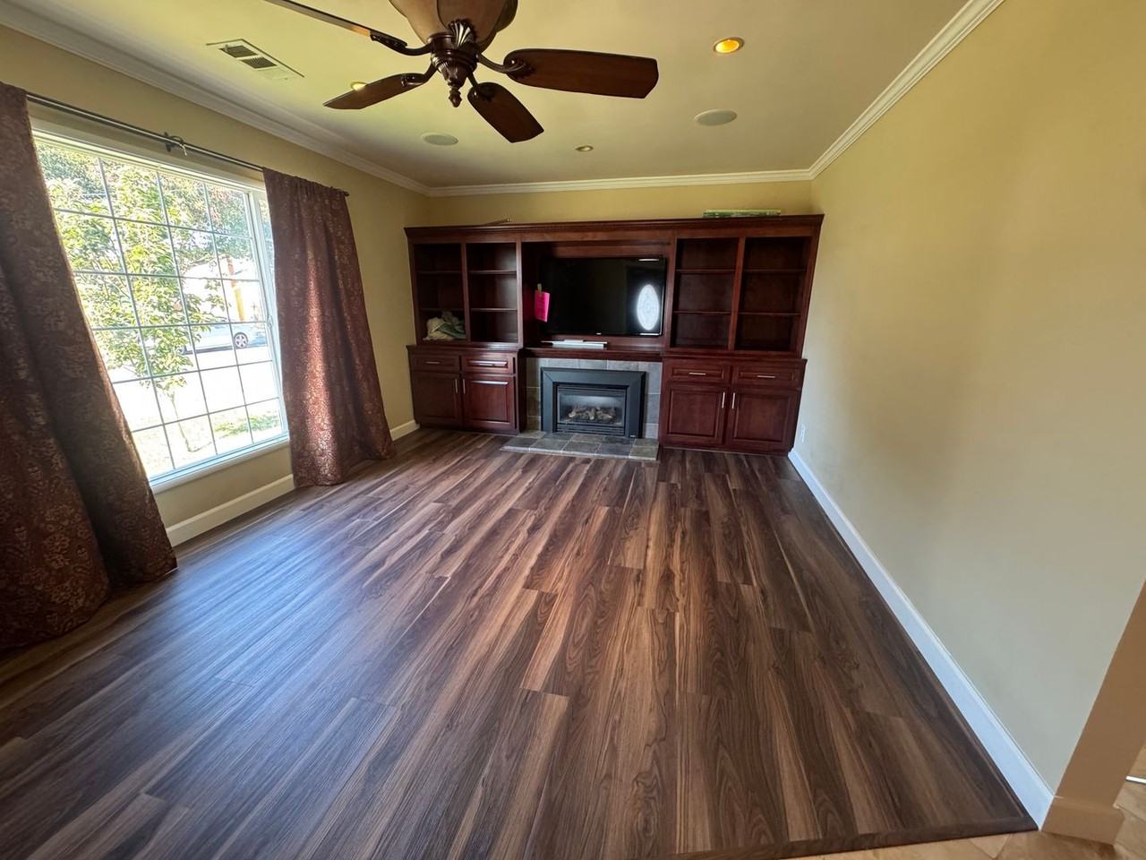 15040 Dewey St - Photo 3 of 34