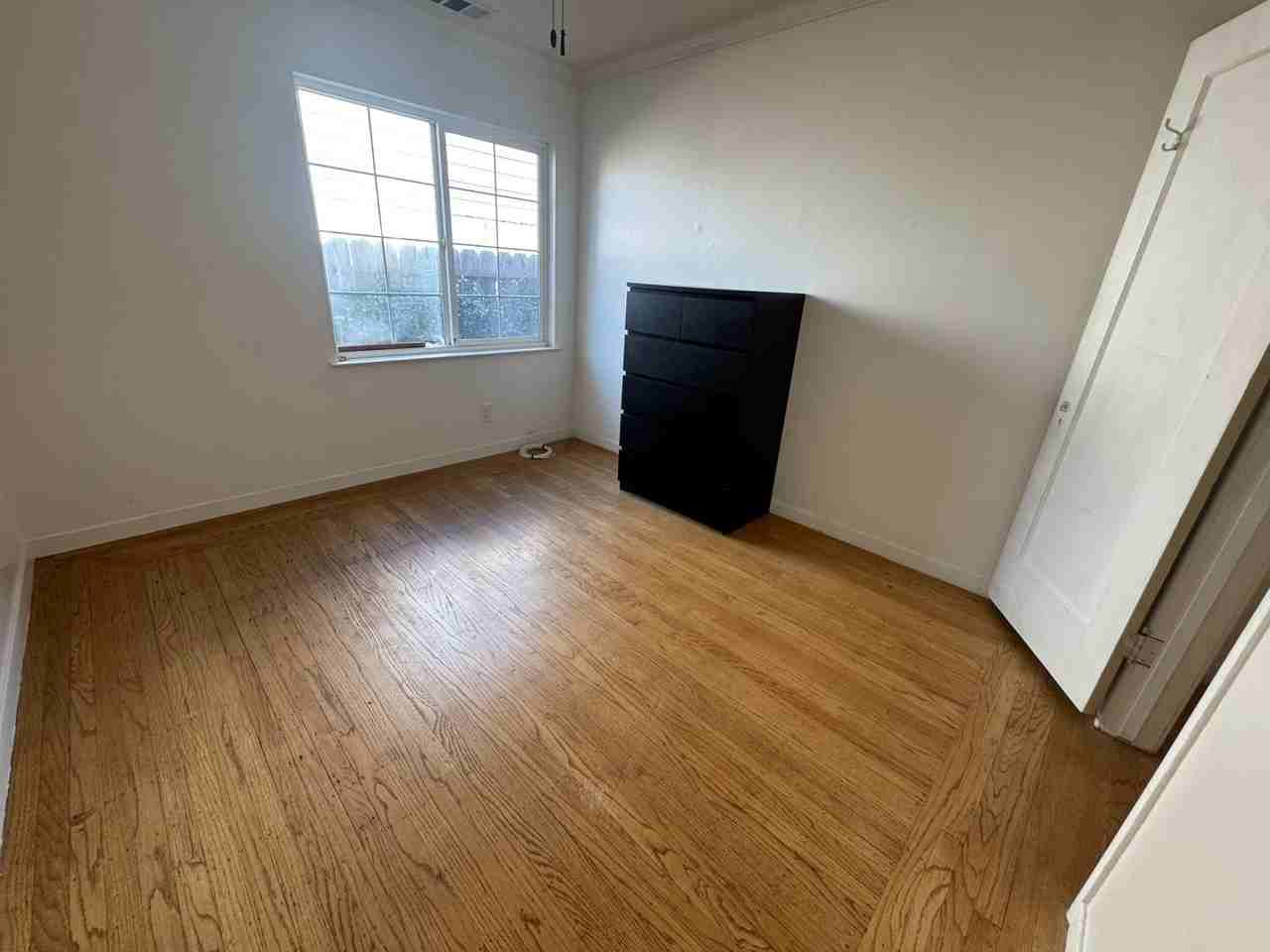 15040 Dewey St - Photo 4 of 34