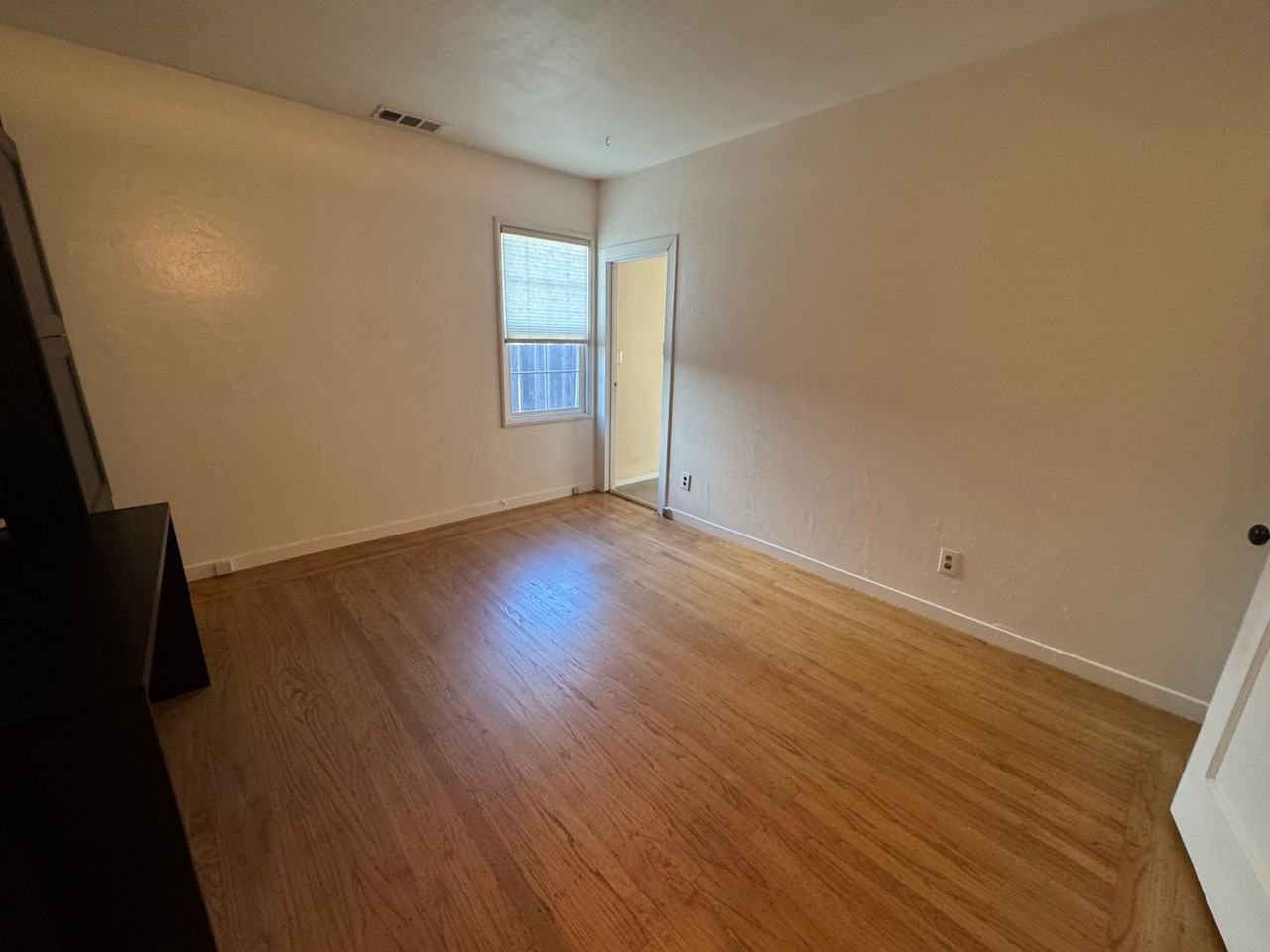 15040 Dewey St - Photo 7 of 34
