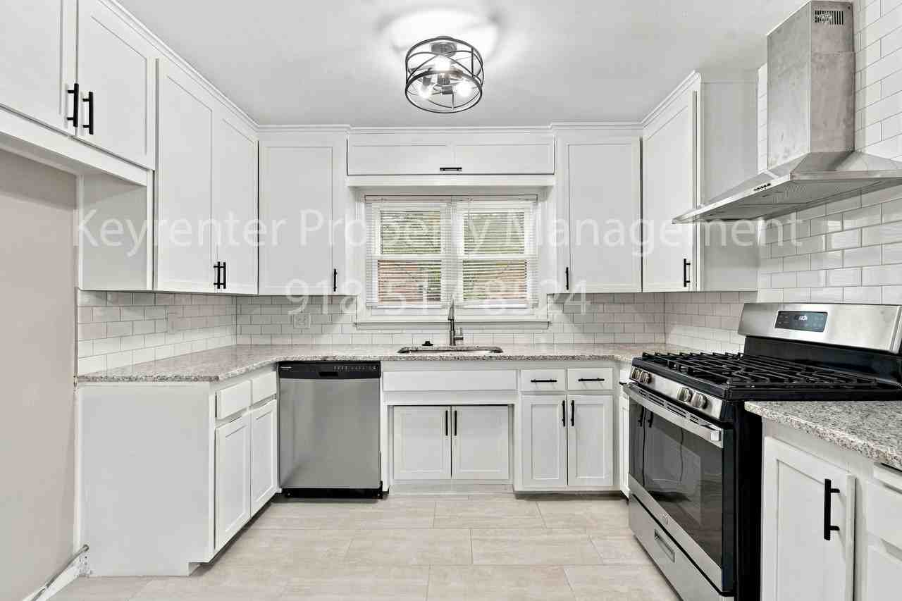 2509 S Irvington Ave - Photo 2 of 22
