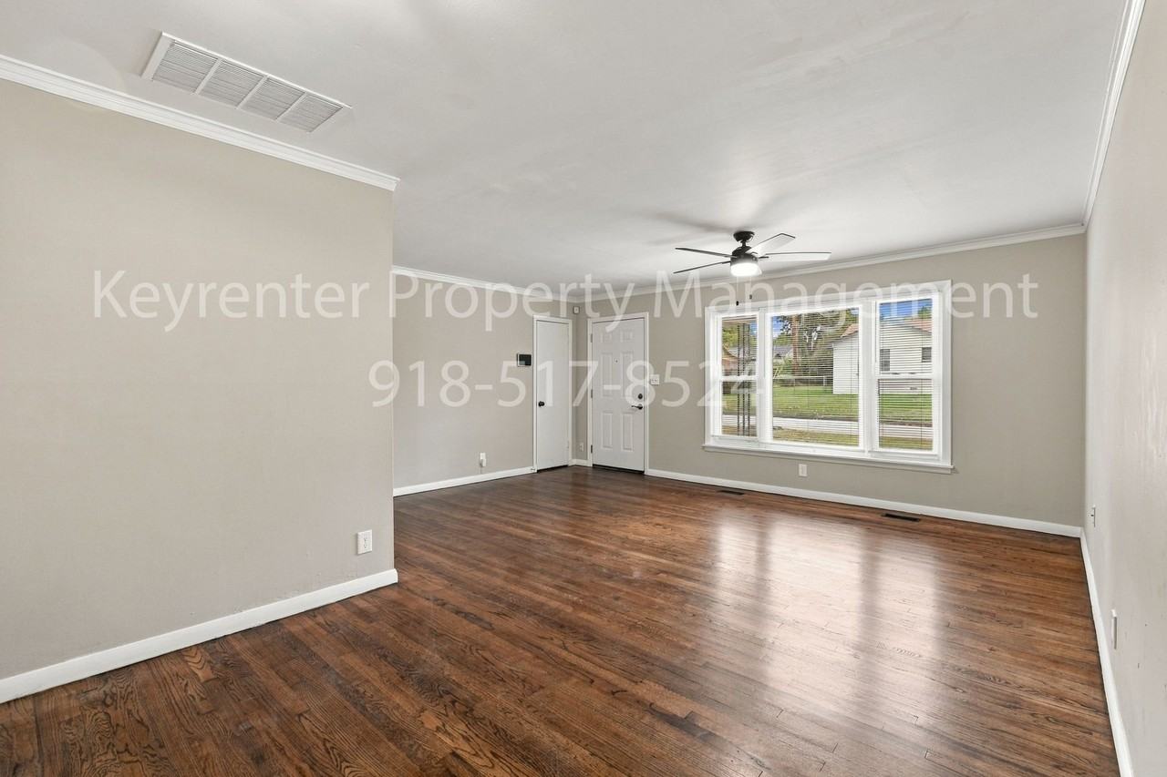 2509 S Irvington Ave - Photo 7 of 22