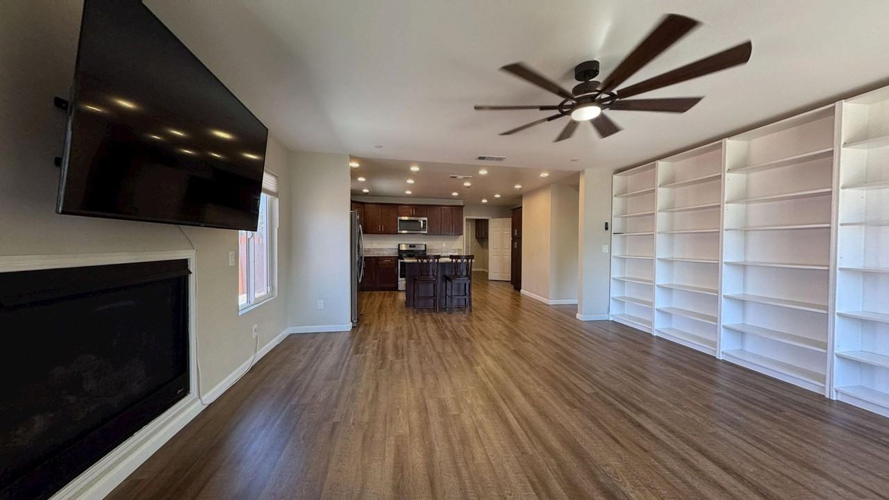 924 Columbia St #1 - Photo 2 of 23
