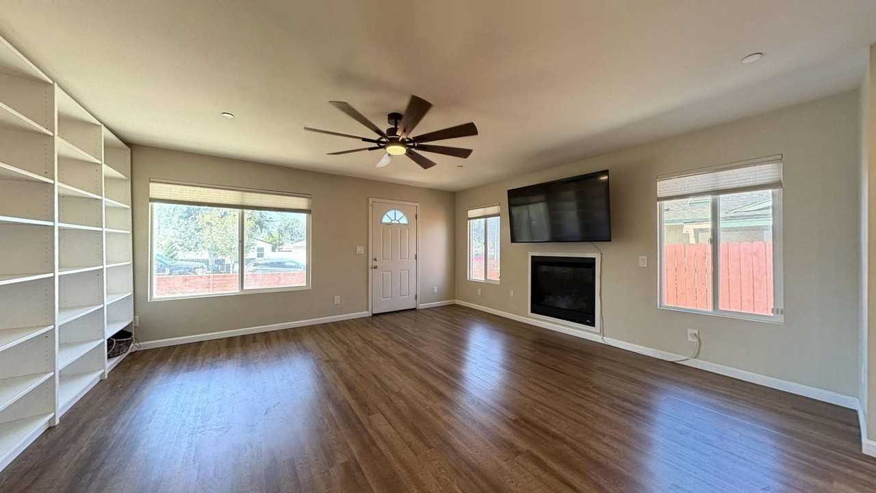 924 Columbia St #1 - Photo 5 of 23
