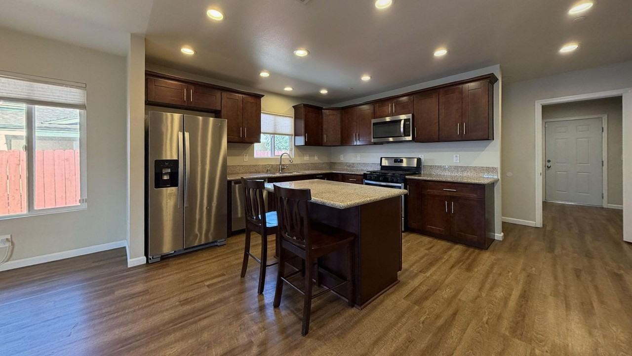924 Columbia St #1 - Photo 6 of 23