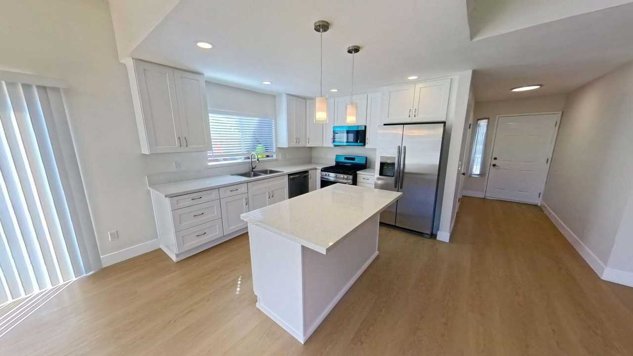 241 Southshore Dr - Photo 2 of 14