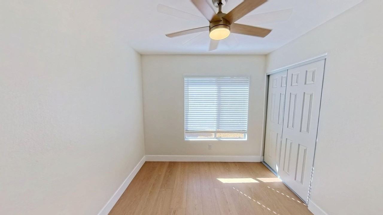 241 Southshore Dr - Photo 6 of 14