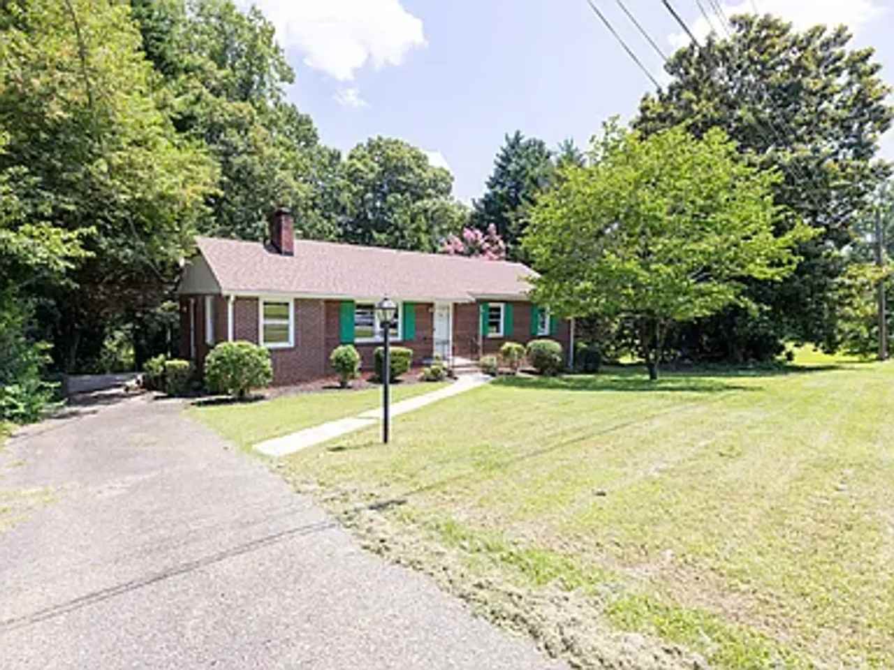 2811 Bon Oaks Ln - Photo 2 of 28