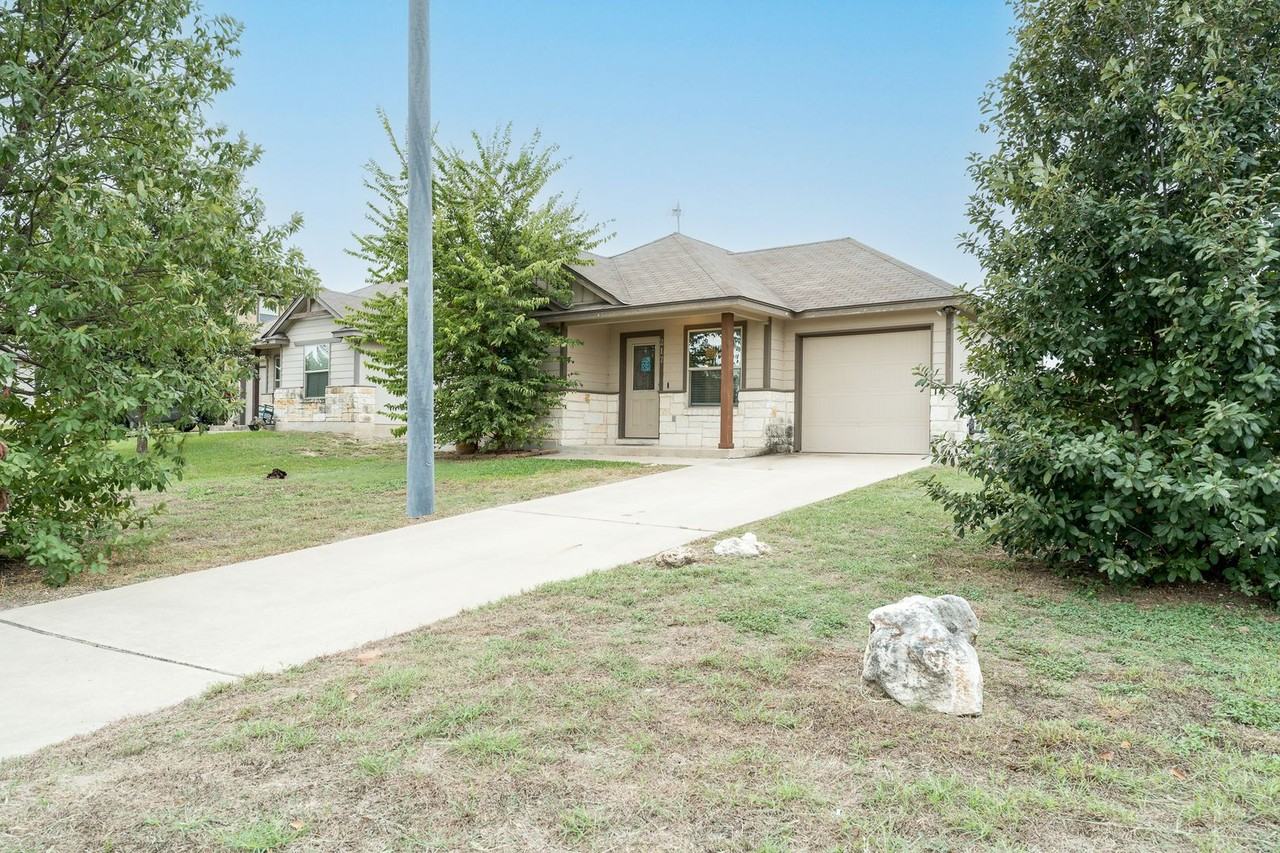 217 Azurite Dr - Photo 2 of 16