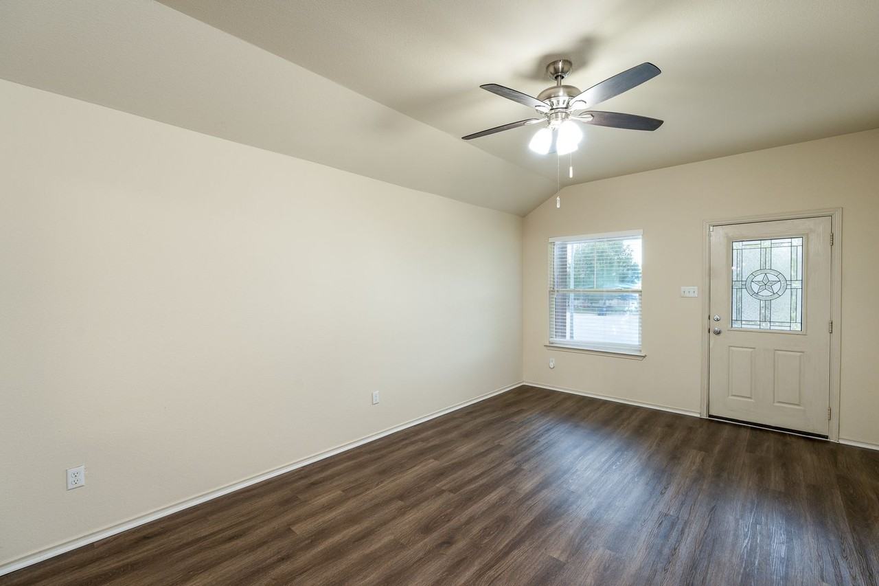 217 Azurite Dr - Photo 5 of 16