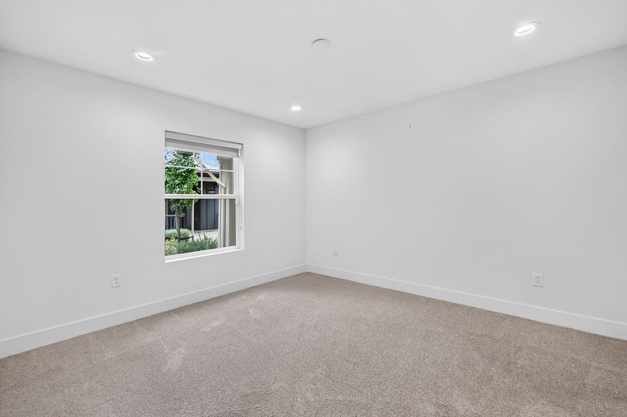 1448 Julia Ln - Photo 4 of 50