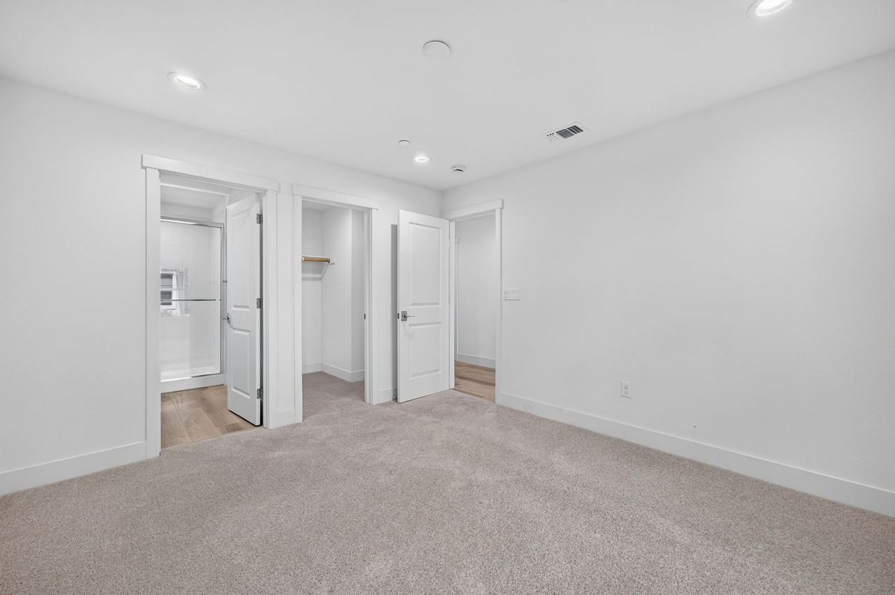 1448 Julia Ln - Photo 5 of 50