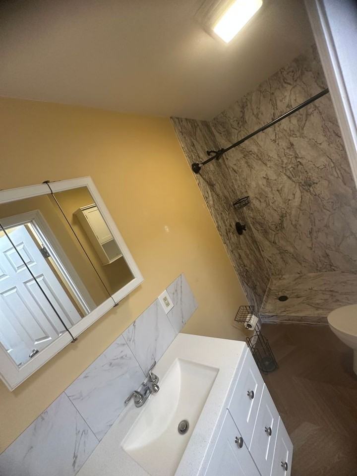 10050 Elm St - Photo 5 of 9