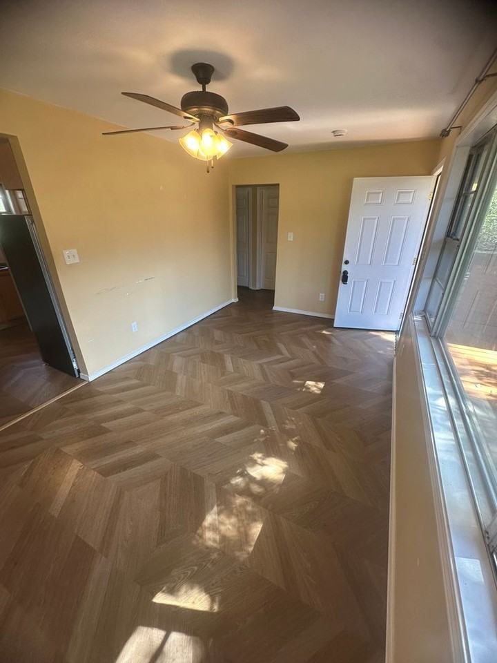 10050 Elm St - Photo 6 of 9