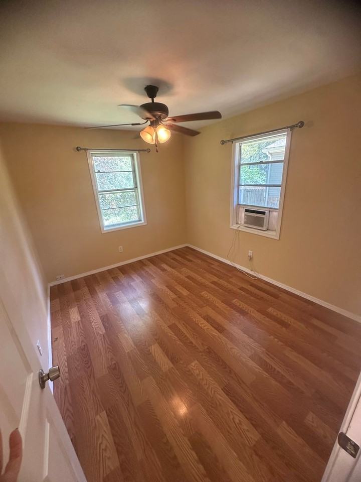 10050 Elm St - Photo 7 of 9