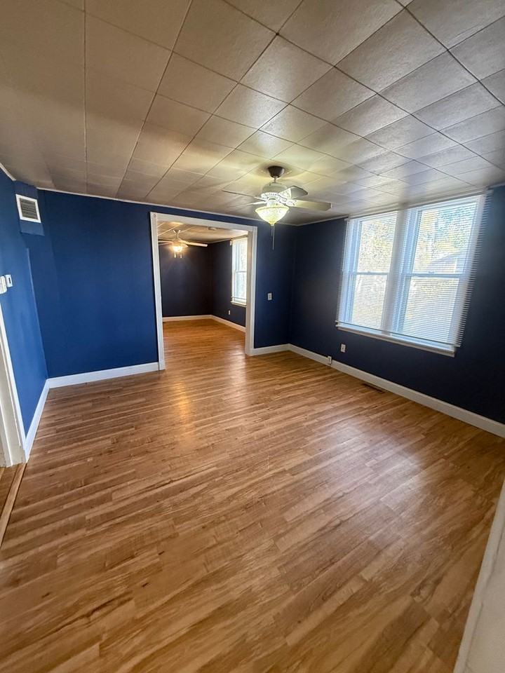229 E 14th St - Photo 5 of 10