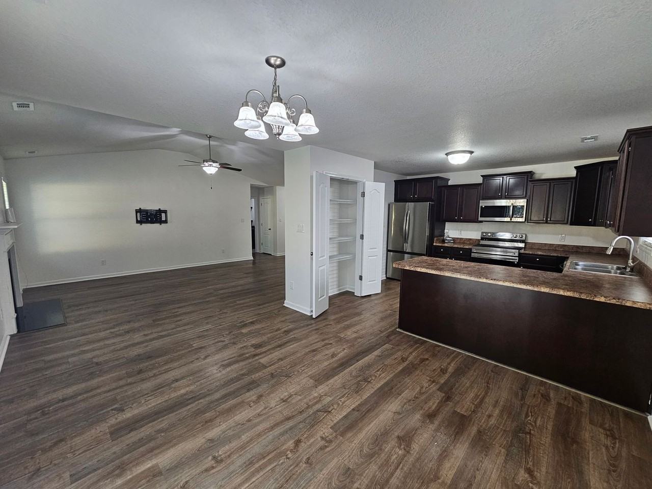 808 Dynasty Dr - Photo 4 of 22