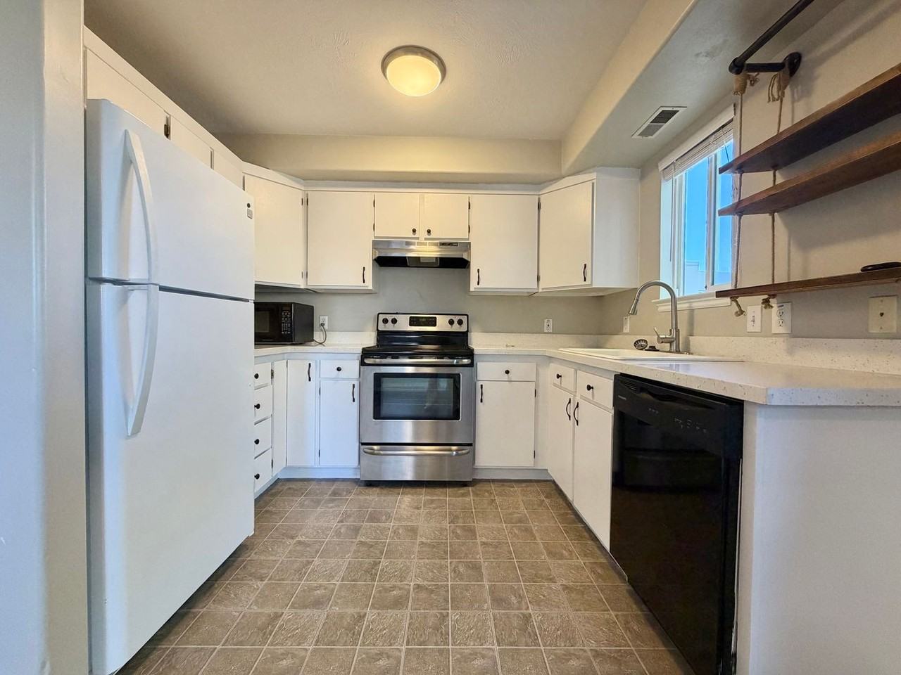 3724 3724 S 500 E - Photo 6 of 27