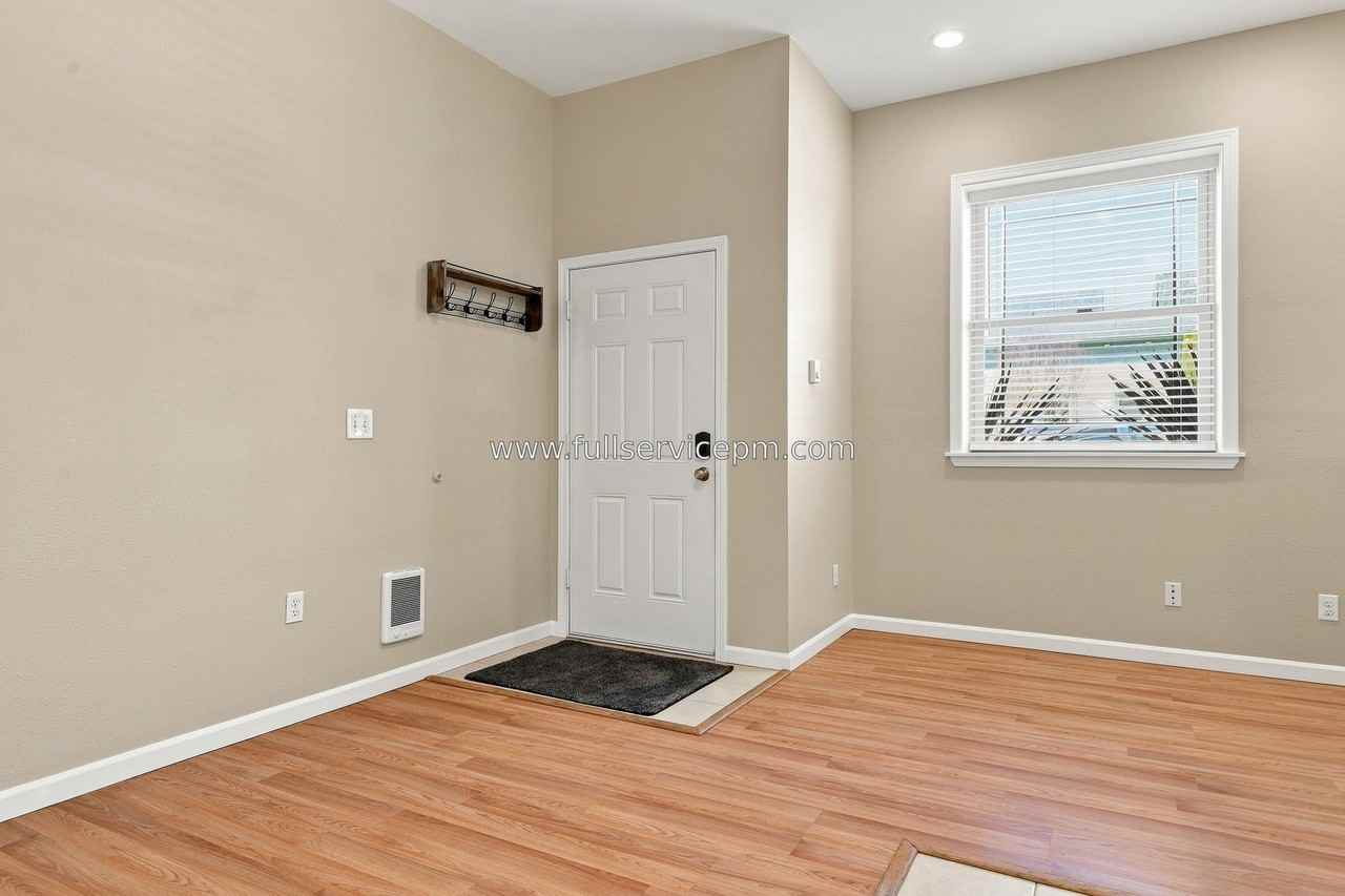 4303 Sw Myrtle St - Photo 2 of 18