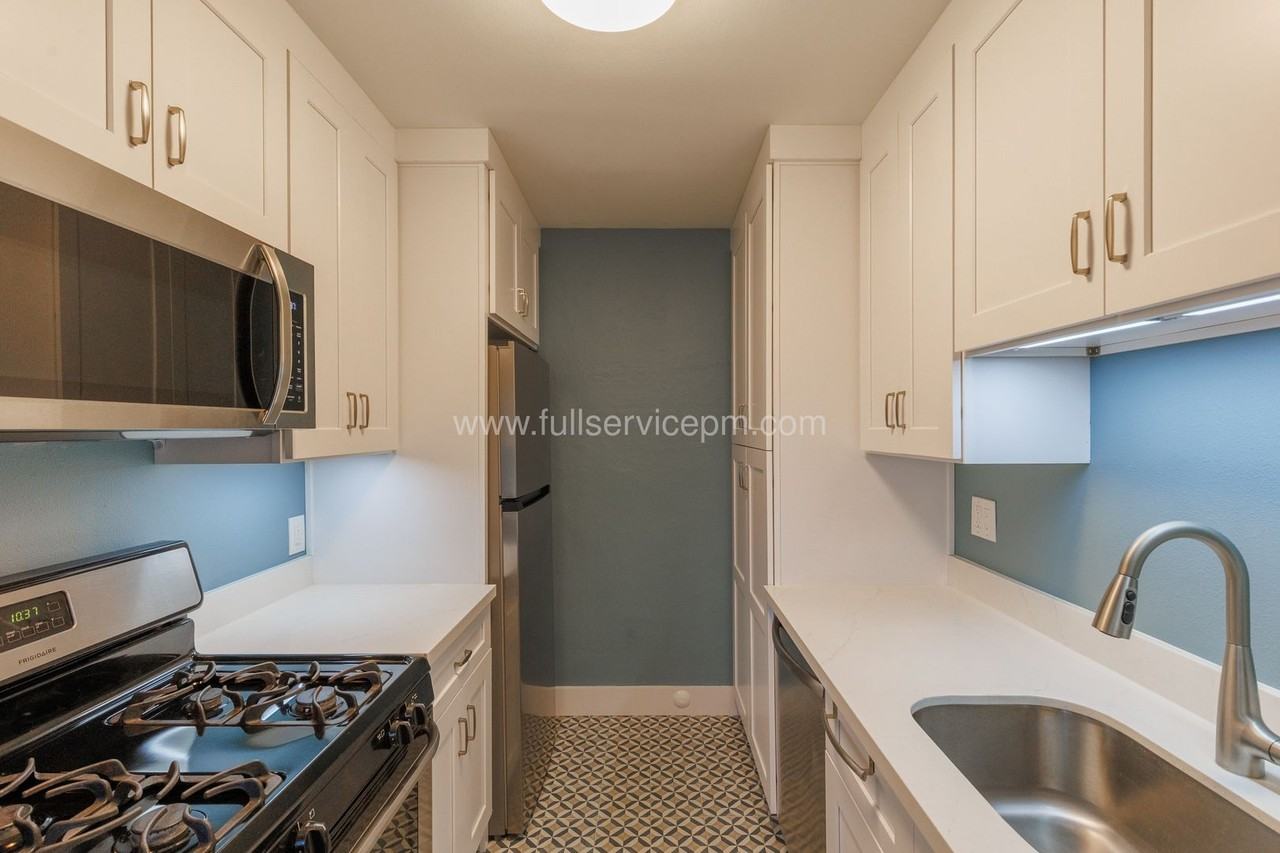 7103 1/2 California Ave Sw - Photo 3 of 24