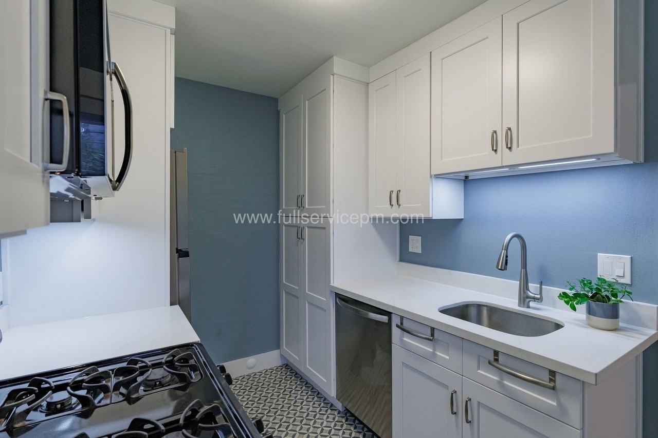 7103 1/2 California Ave Sw - Photo 4 of 24