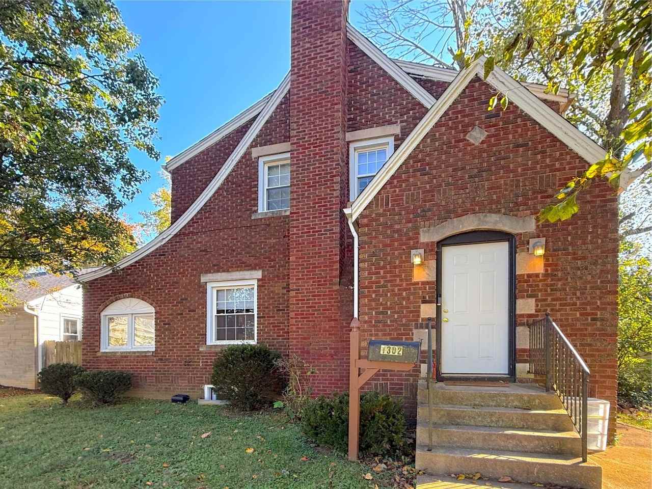 1302 E Hunter Ave - Photo 2 of 50