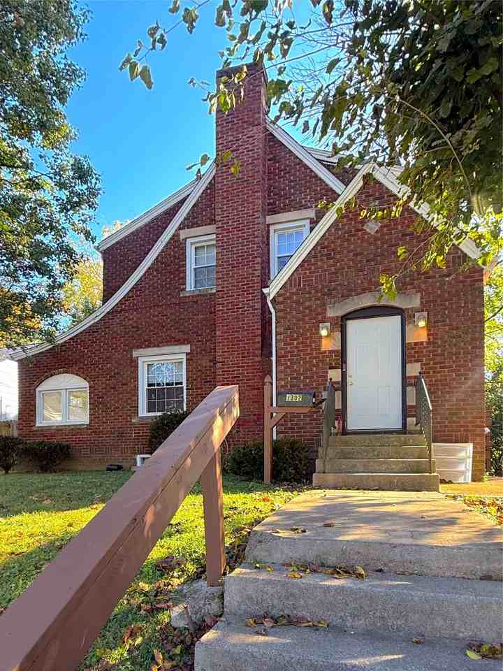 1302 E Hunter Ave - Photo 3 of 50