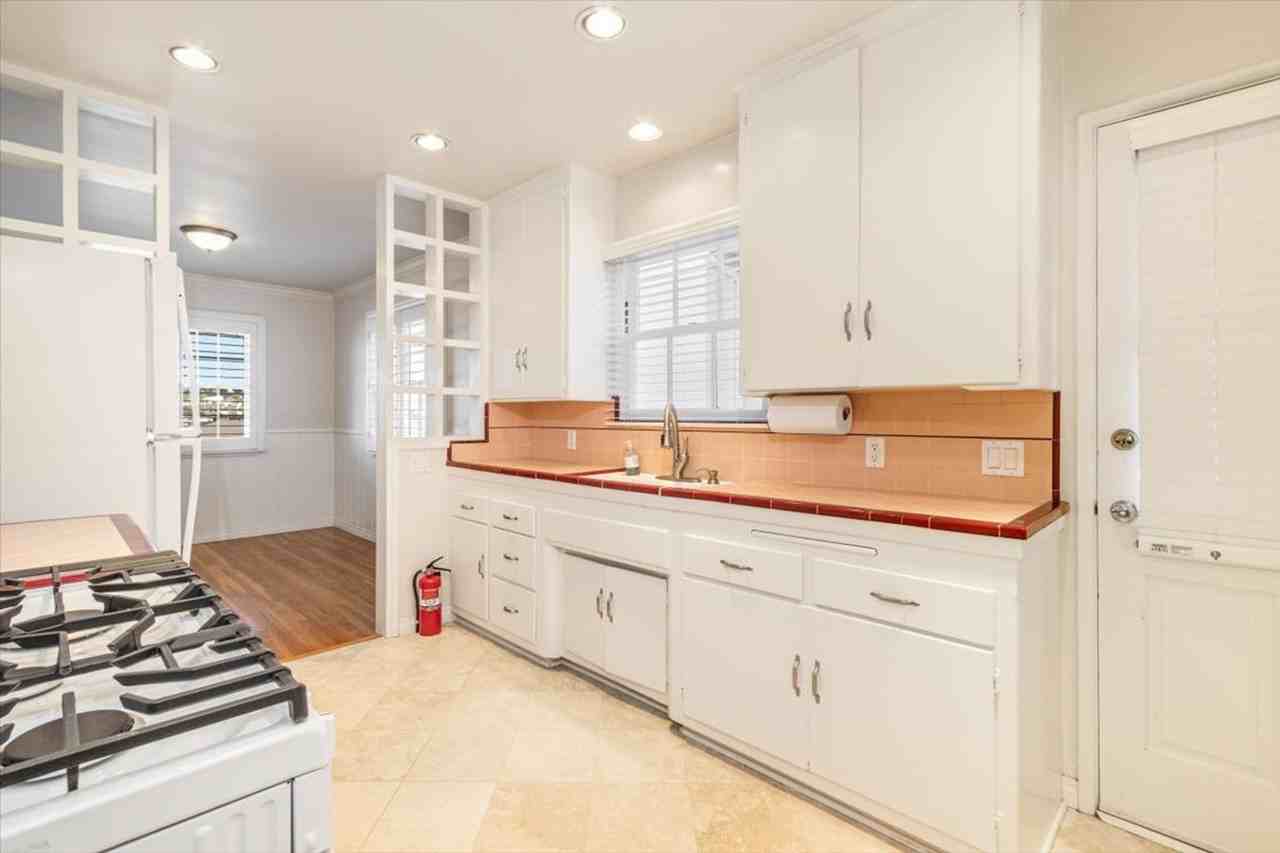 1026 9th St - Photo 5 of 22