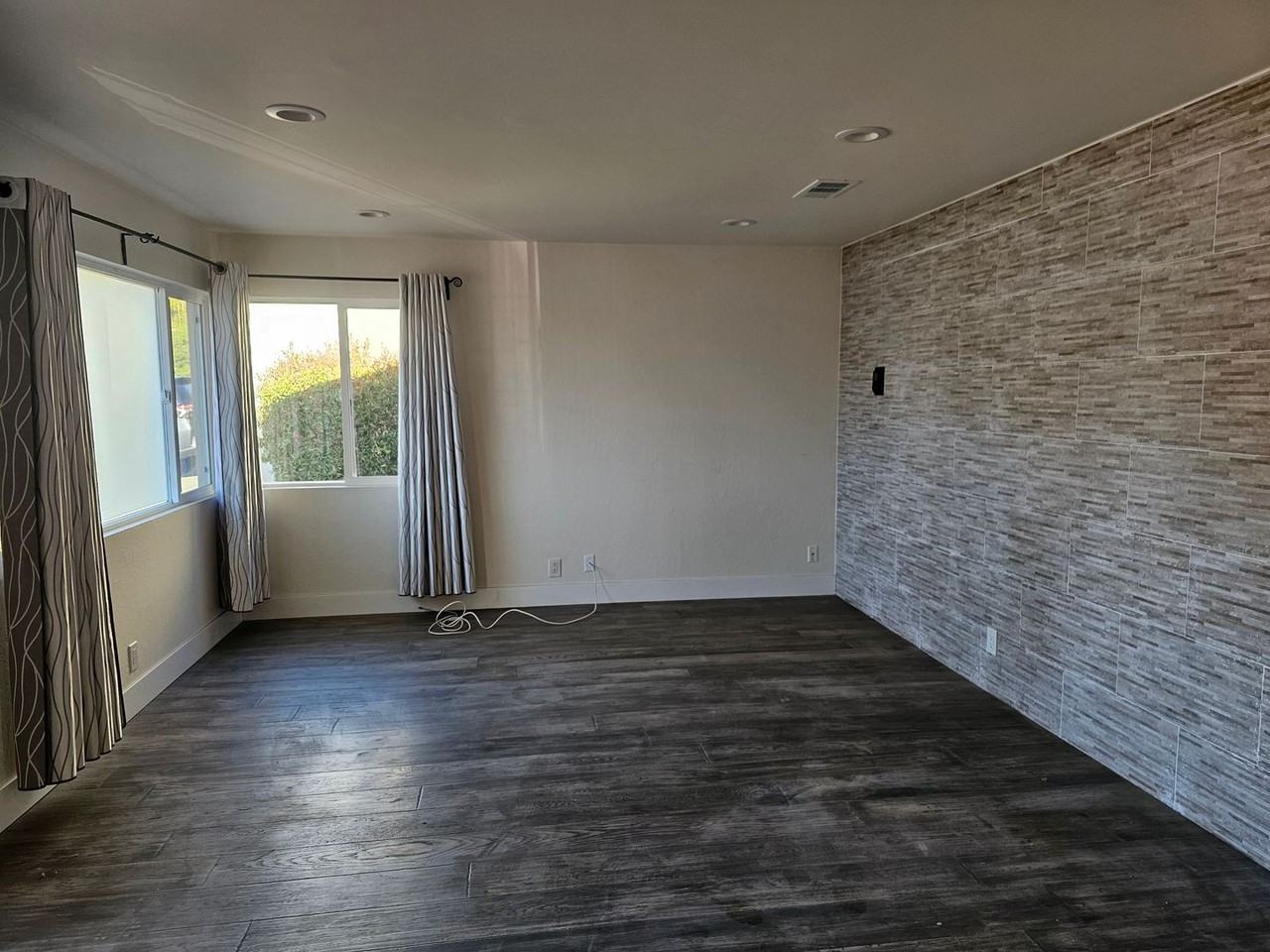 1864 Edsel Dr - Photo 3 of 33