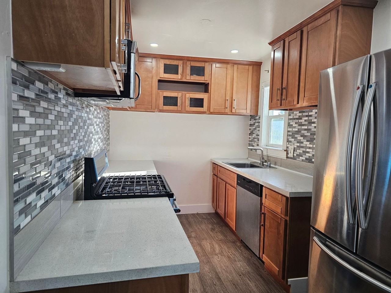 1864 Edsel Dr - Photo 7 of 33