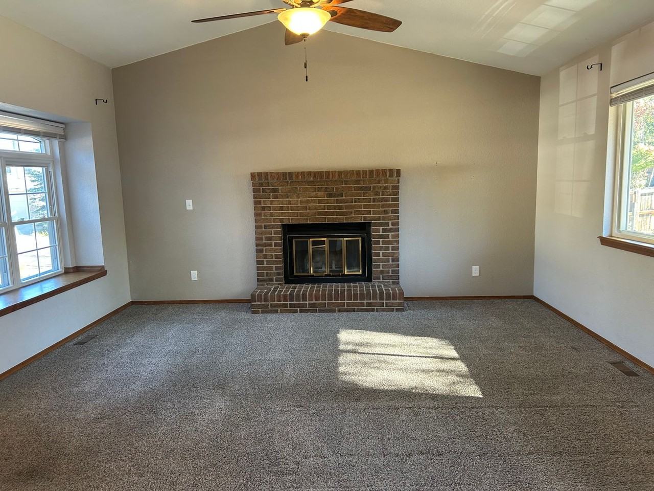 6165 Sailing Ct - Photo 2 of 25