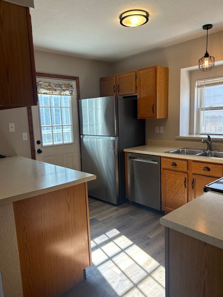 6165 Sailing Ct - Photo 3 of 25