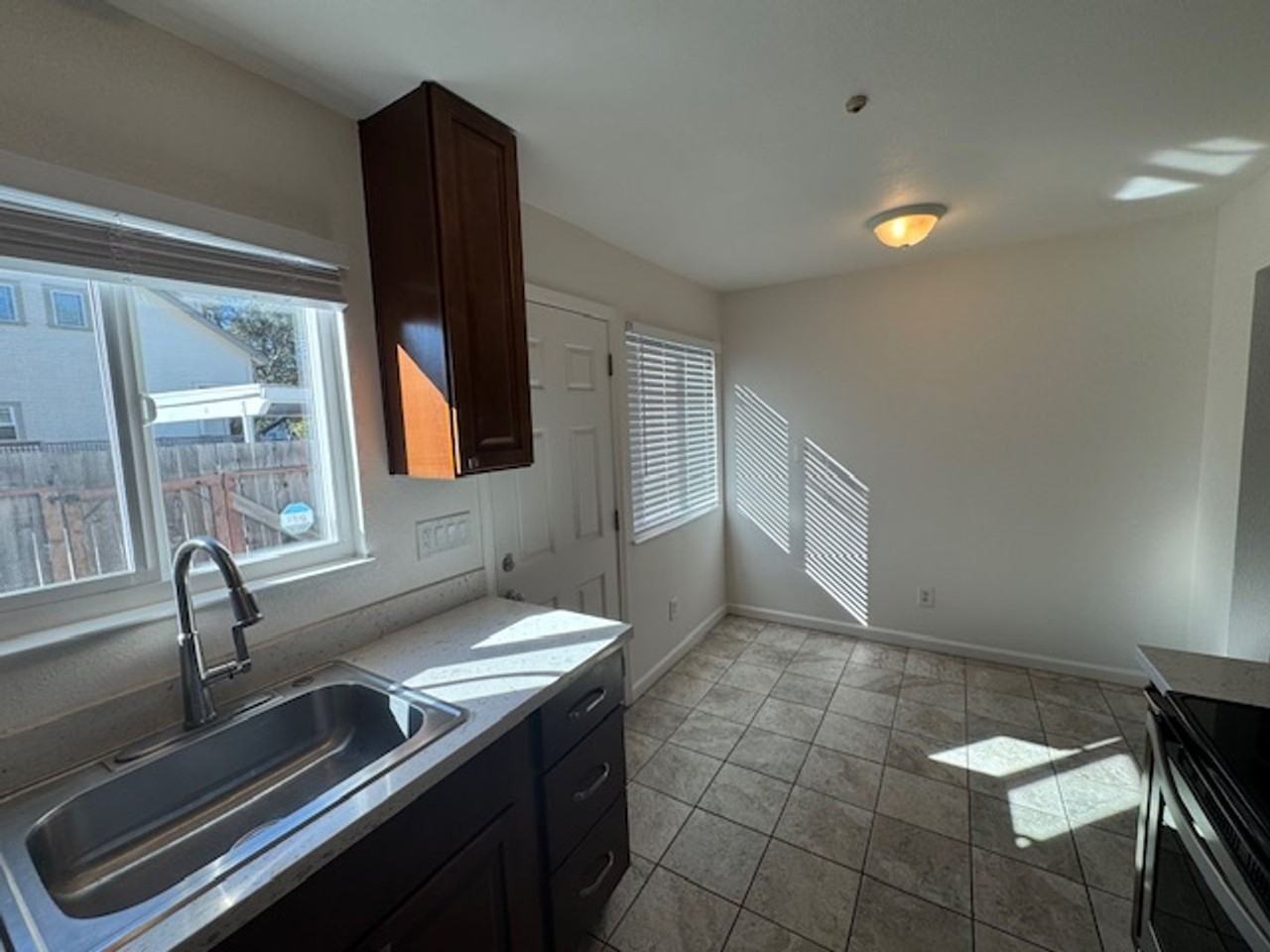 600 Pacific Ave - Photo 6 of 23