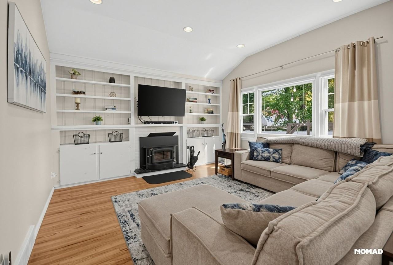 80 Knollwood Rd - Photo 3 of 24