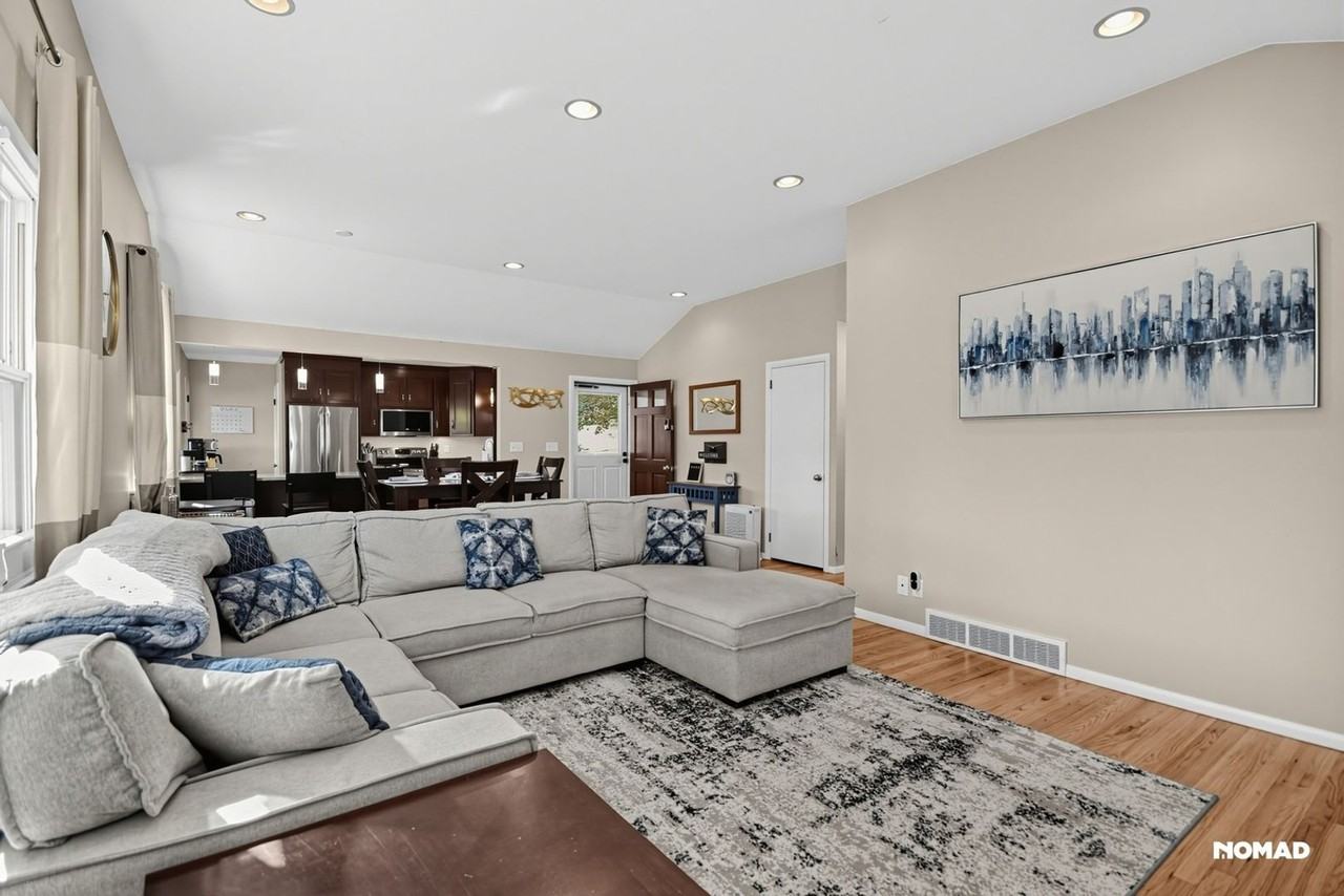 80 Knollwood Rd - Photo 4 of 24