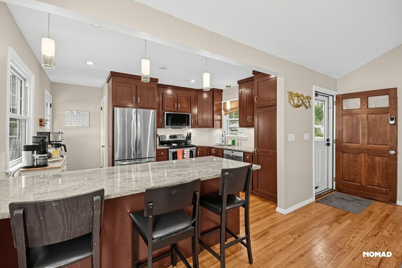 80 Knollwood Rd - Photo 5 of 24