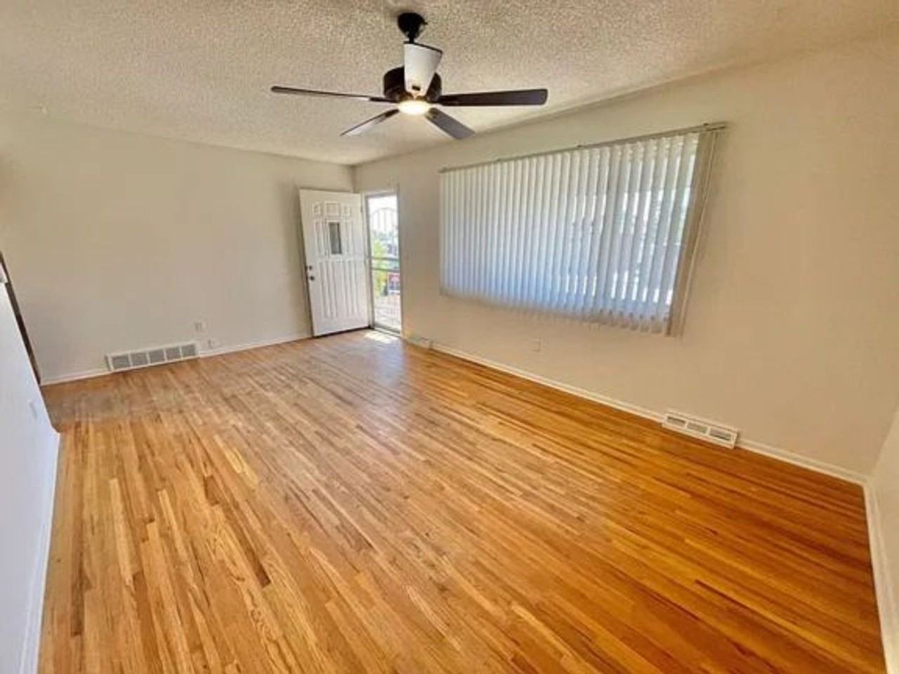 1427 Ember St - Photo 3 of 13