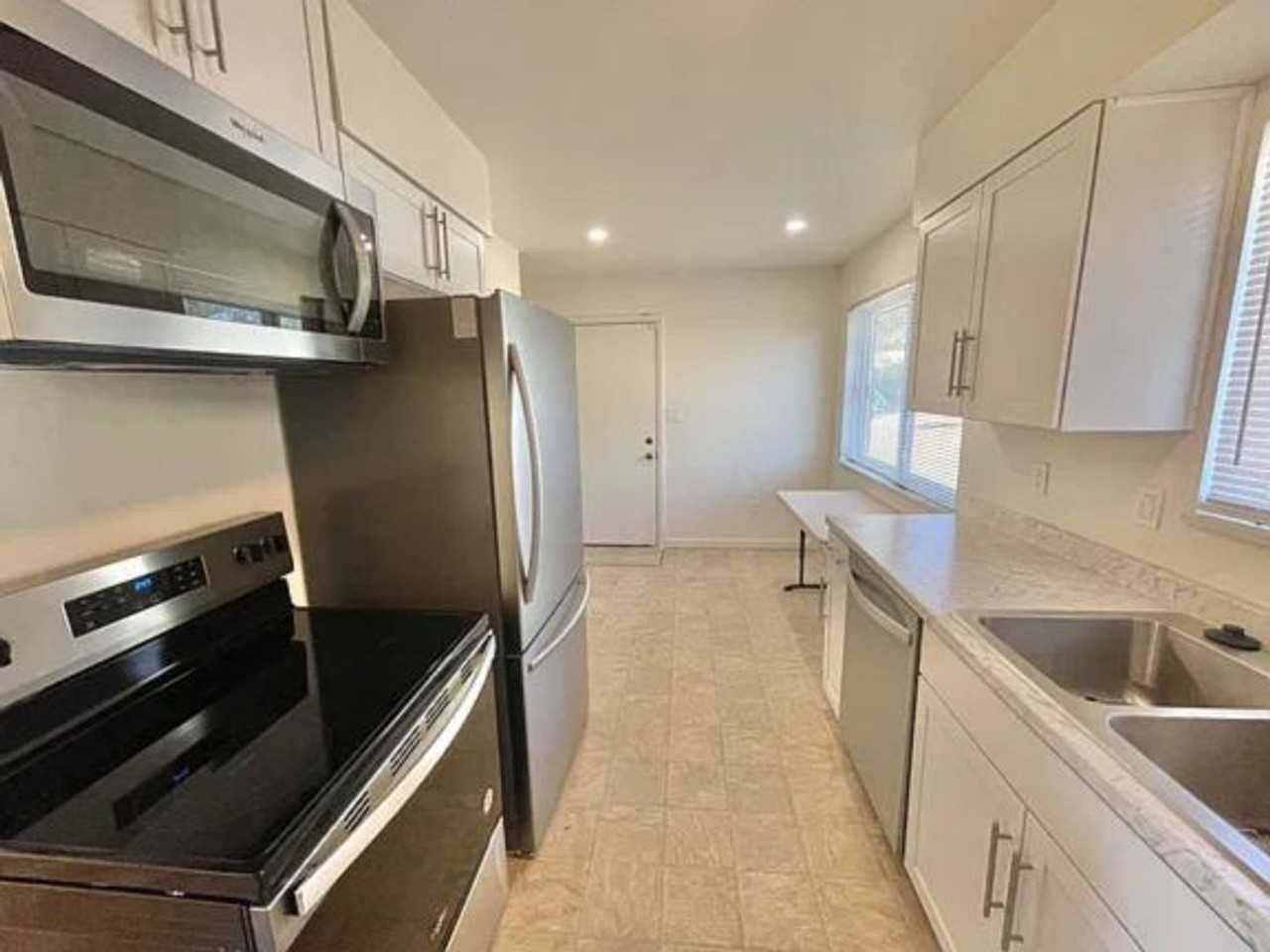 1427 Ember St - Photo 6 of 13