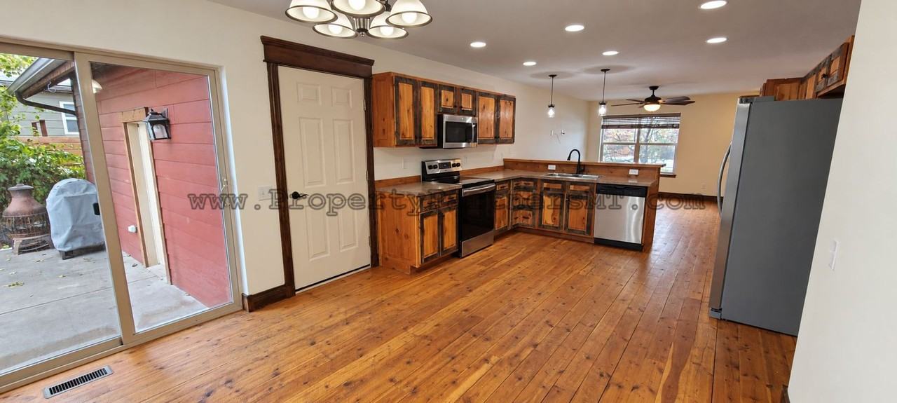 140 Thatch Wood Ln - Photo 5 of 20