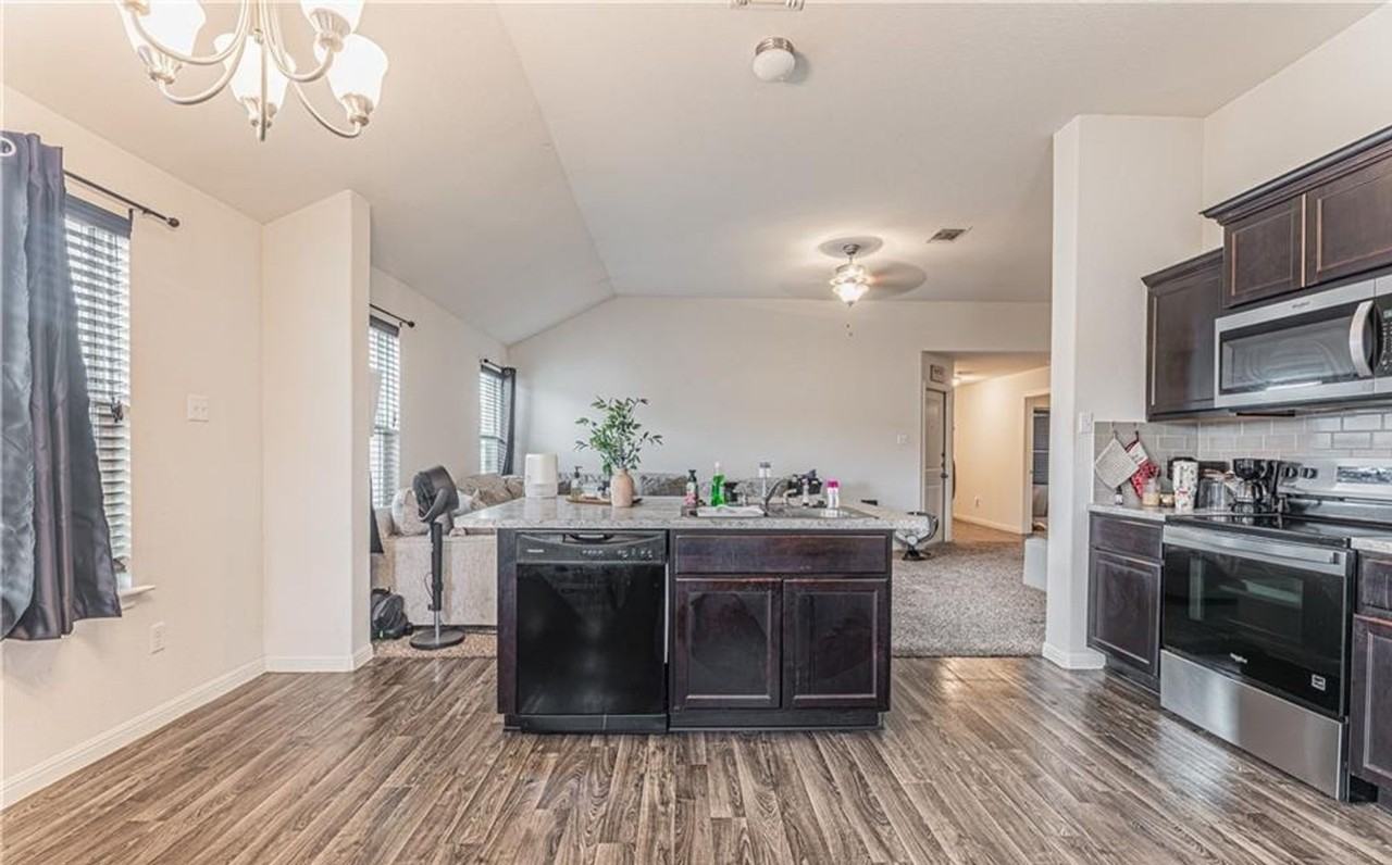6703 Catherine Dr - Photo 2 of 15