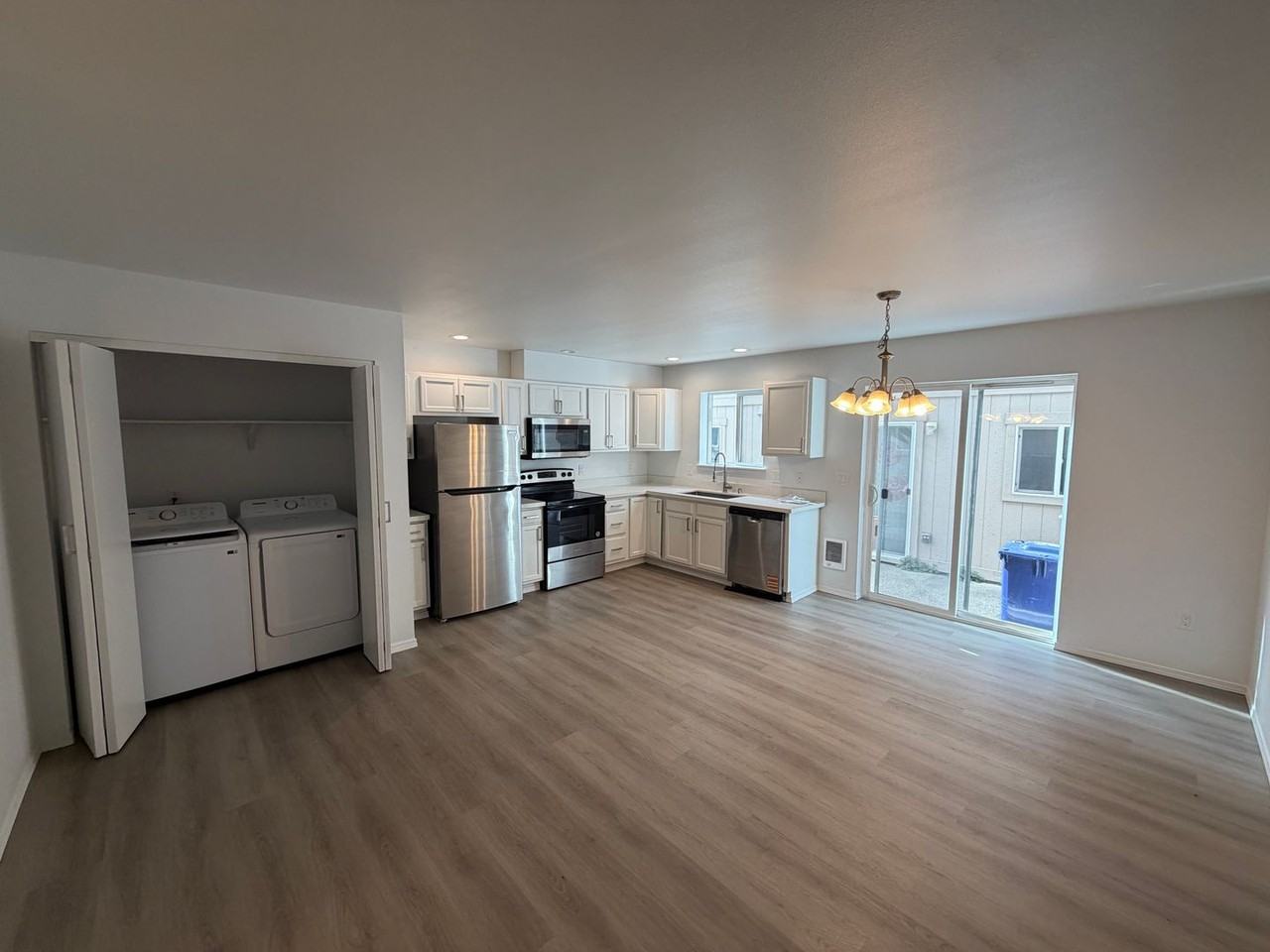 4560 S Puget Sound Ave - Photo 3 of 16