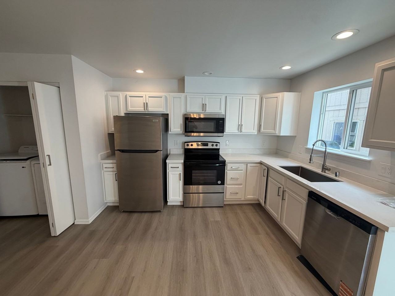 4560 S Puget Sound Ave - Photo 4 of 16