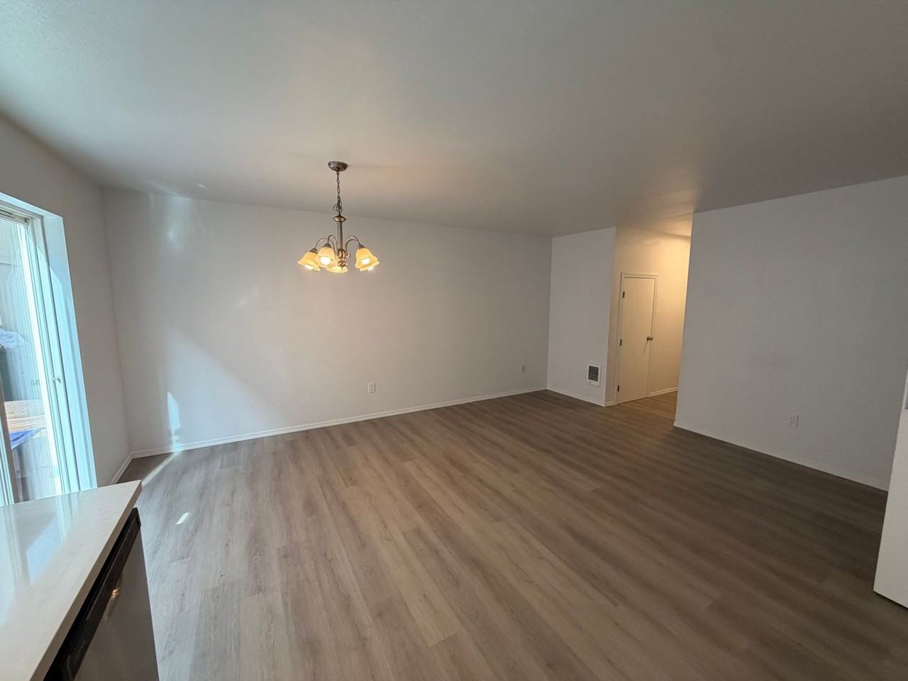 4560 S Puget Sound Ave - Photo 5 of 16