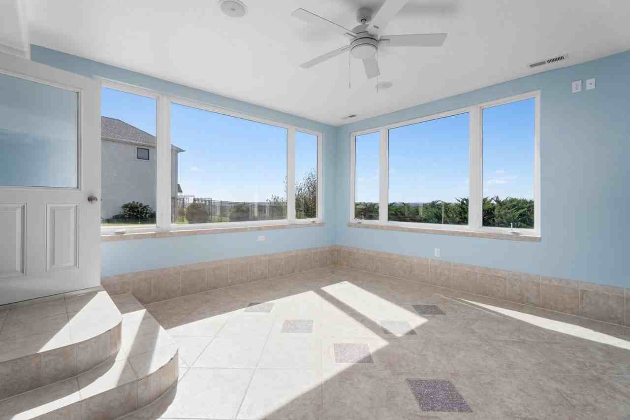 2824 Promontory Dr - Photo 4 of 19