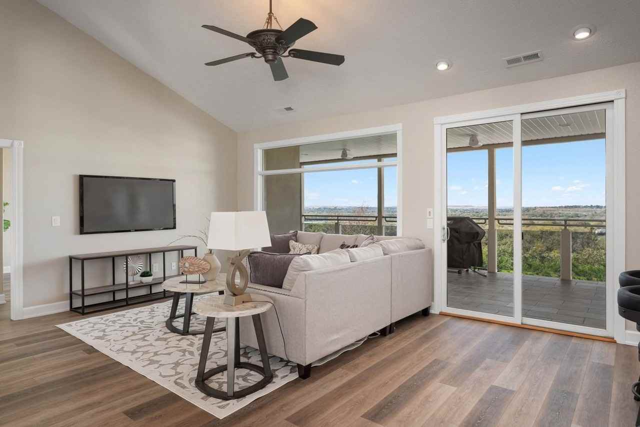 2824 Promontory Dr - Photo 7 of 19